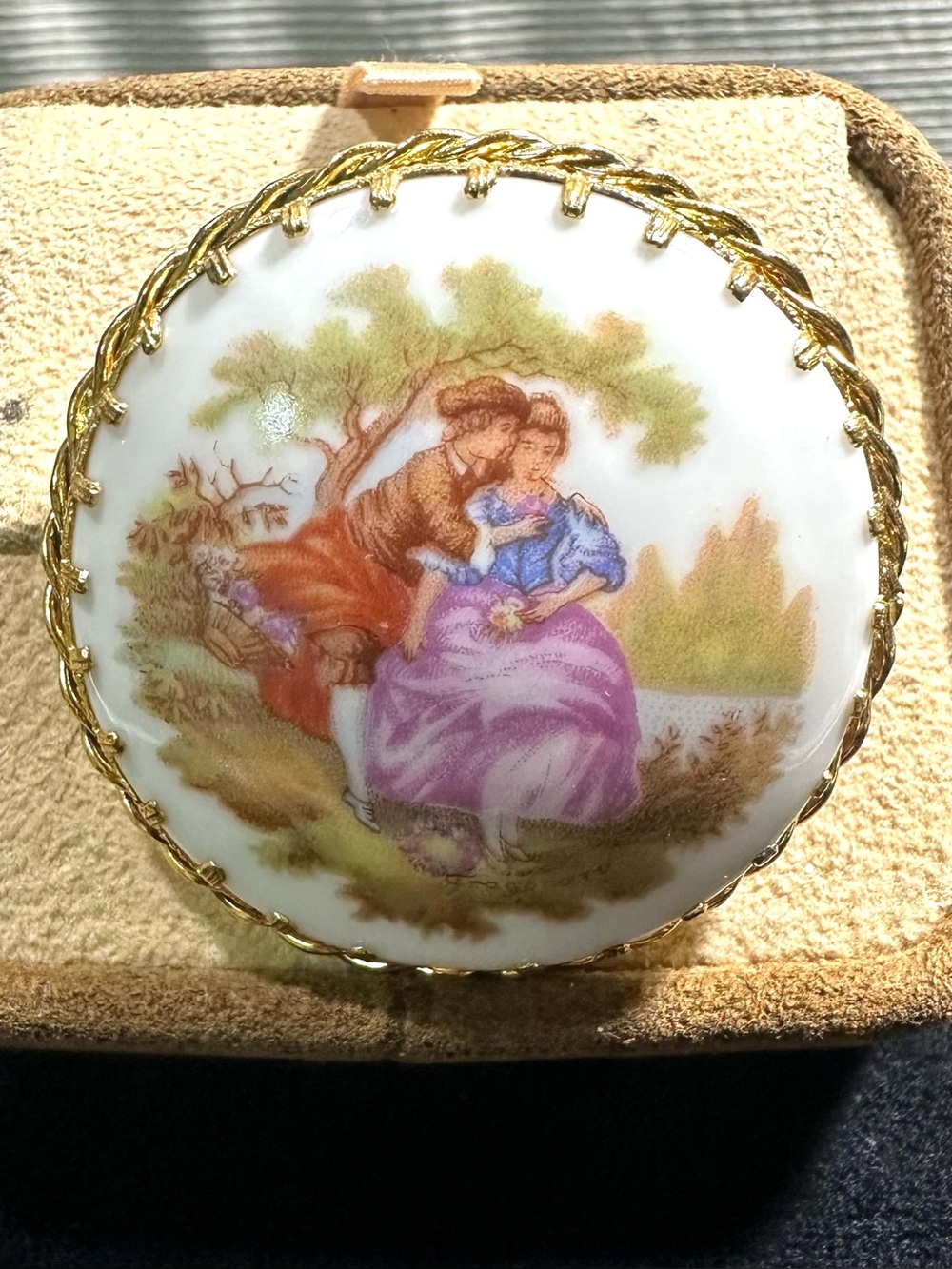 Vtg: LIMOGES of FRANCE Porcelain Courting Couple Domed Accent Brooch